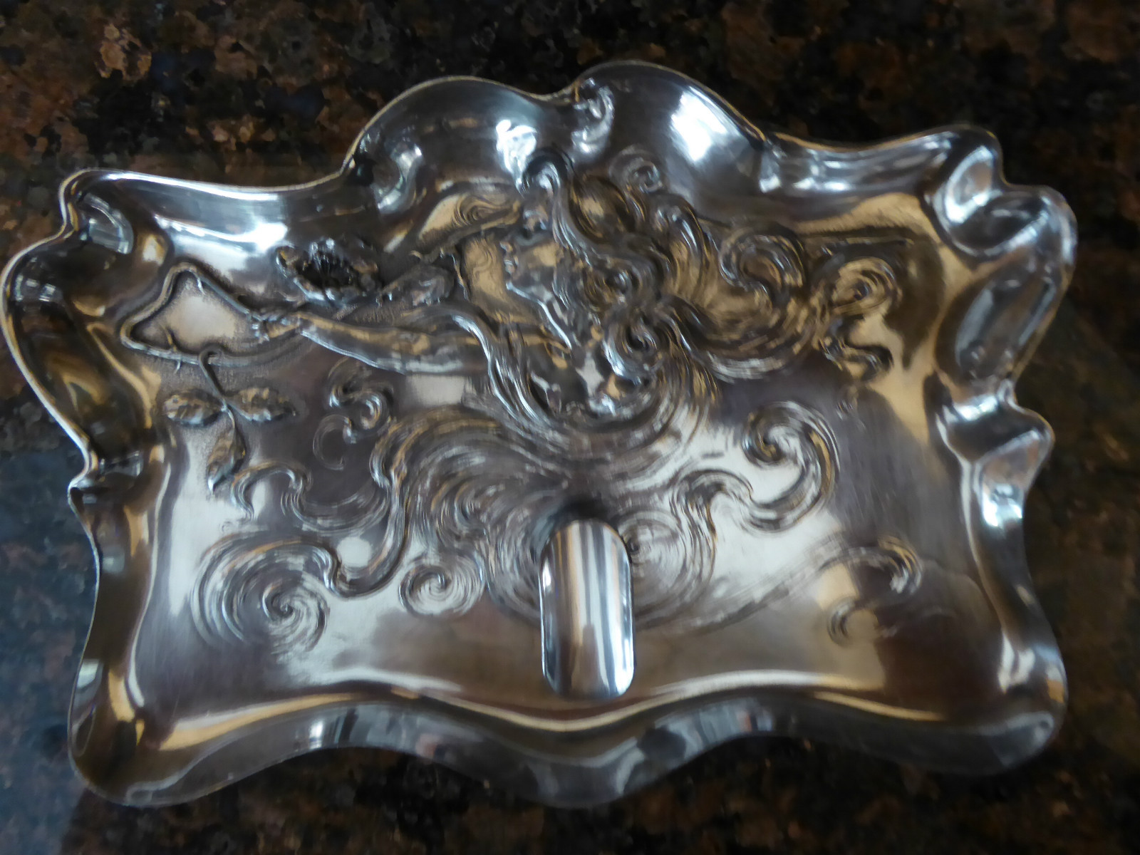 Victor Silver Co Quadruple Plate #1544 Art Nouveau Ash Tray /Pen / Pencil Holder