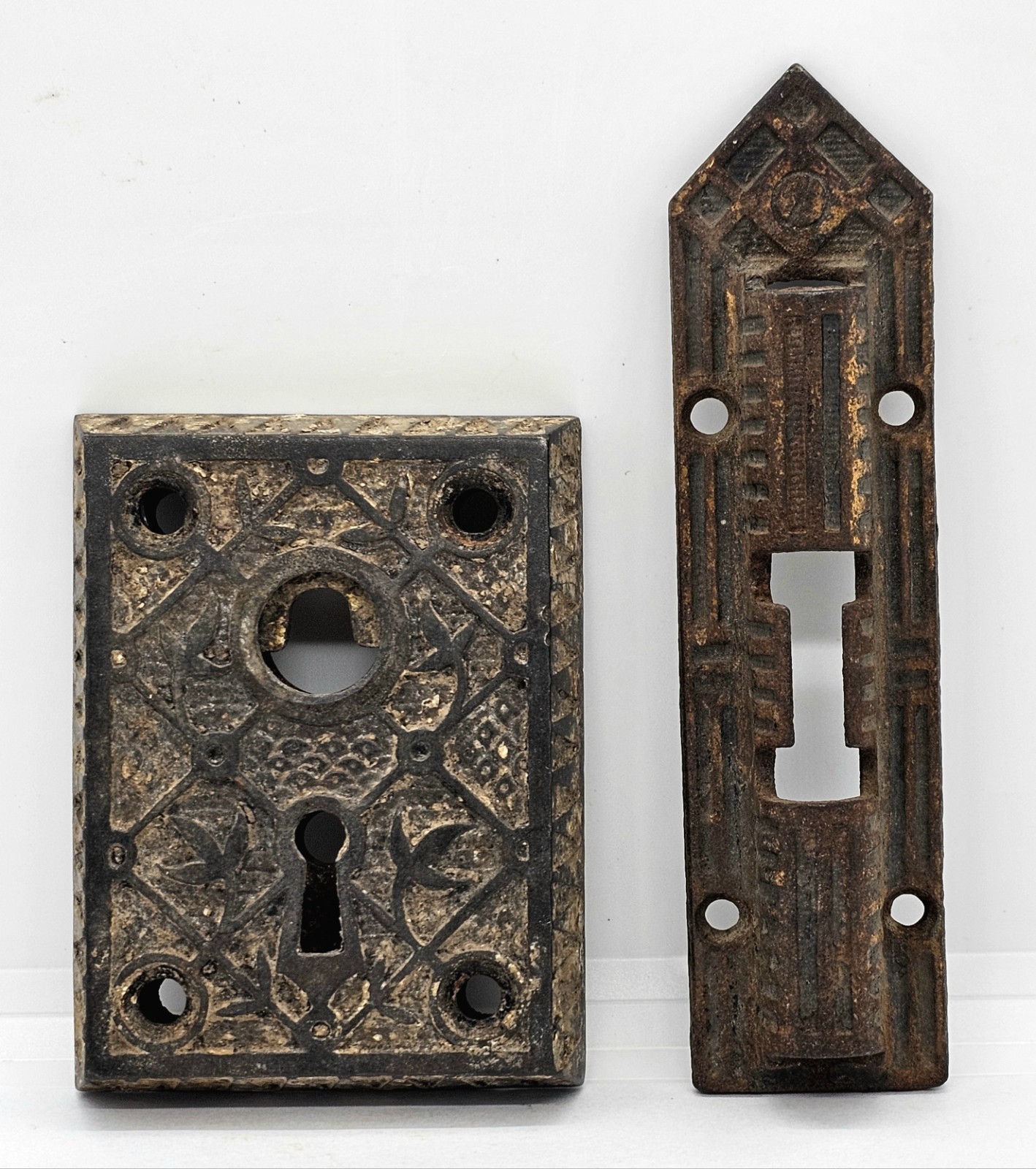 1900 DOOR PLATE ESCUTCHEON & SLIDE LATCH BOLT Eastlake Victorian Floral Oriental
