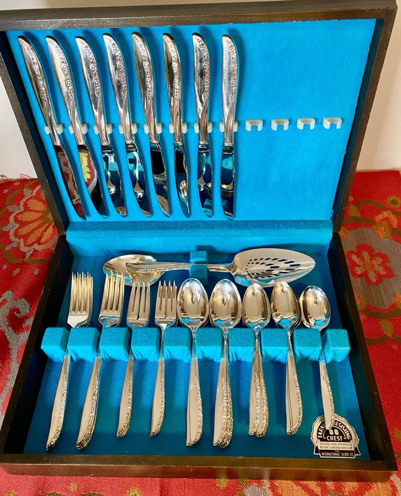 VTG WM ROGERS ONEIDA Brittany Rose Silverplated Silverware 50 Pieces Wood Box