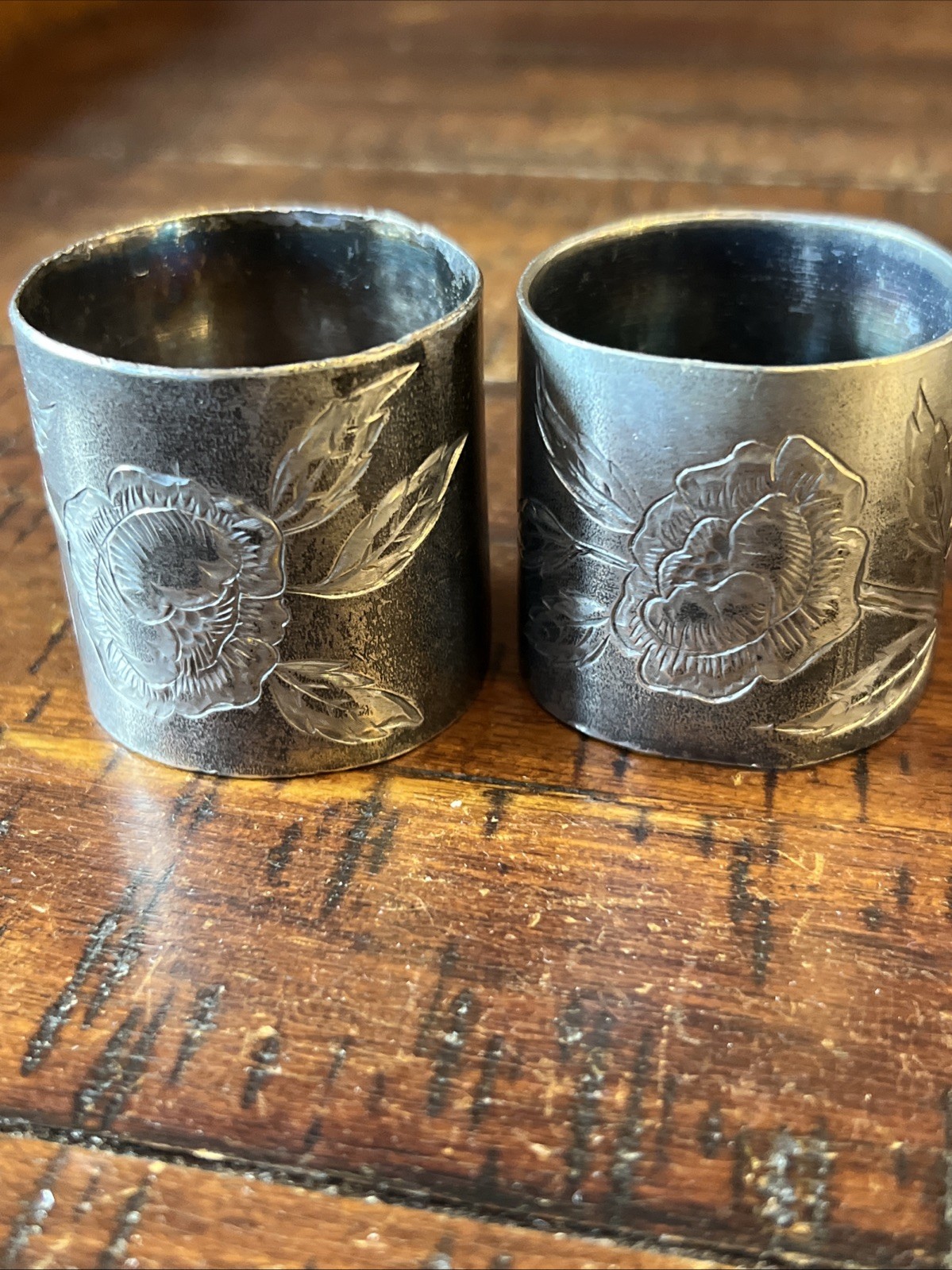 Set Of 2 VTG or Antique (Victorian?) Silverplate Etched Floral Napkin Rings