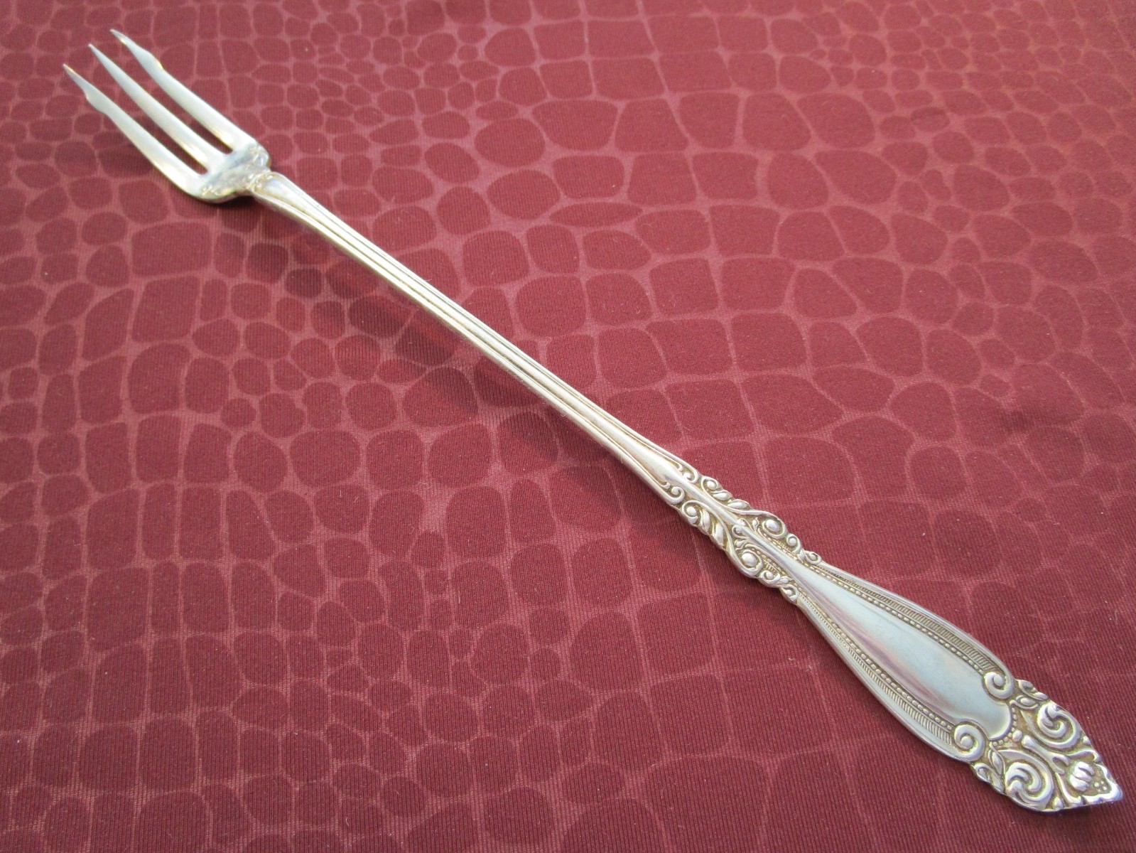 LUCERNE 1898 Long Handle Pickle Fork Antique Rogers Silverplate bb
