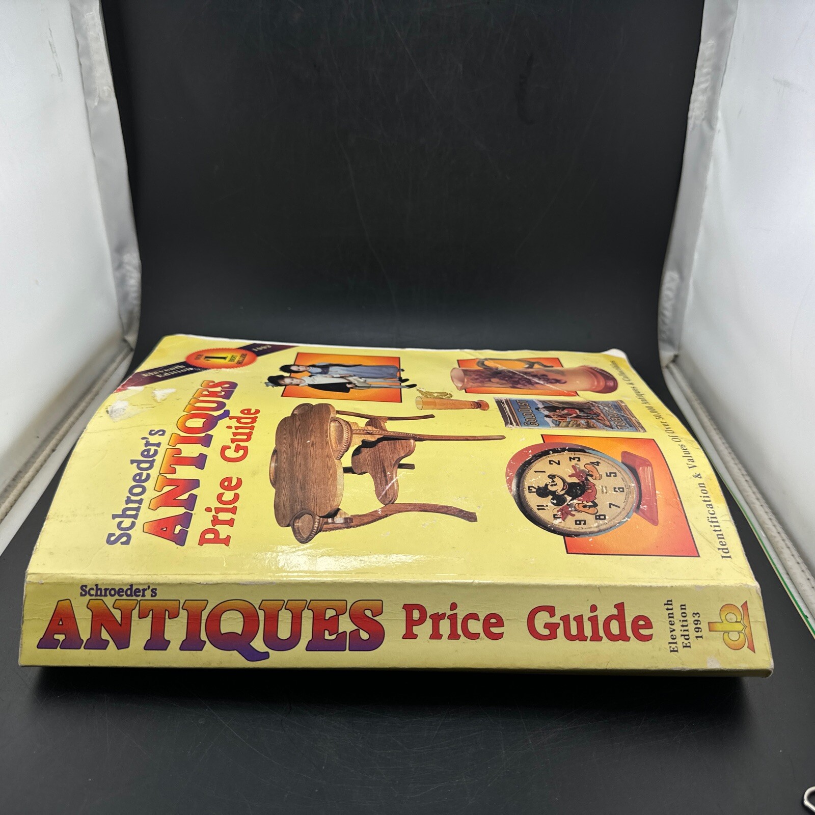 Schroeders Antiques Illustrated Price Guide 1993-11th Edition Paperback