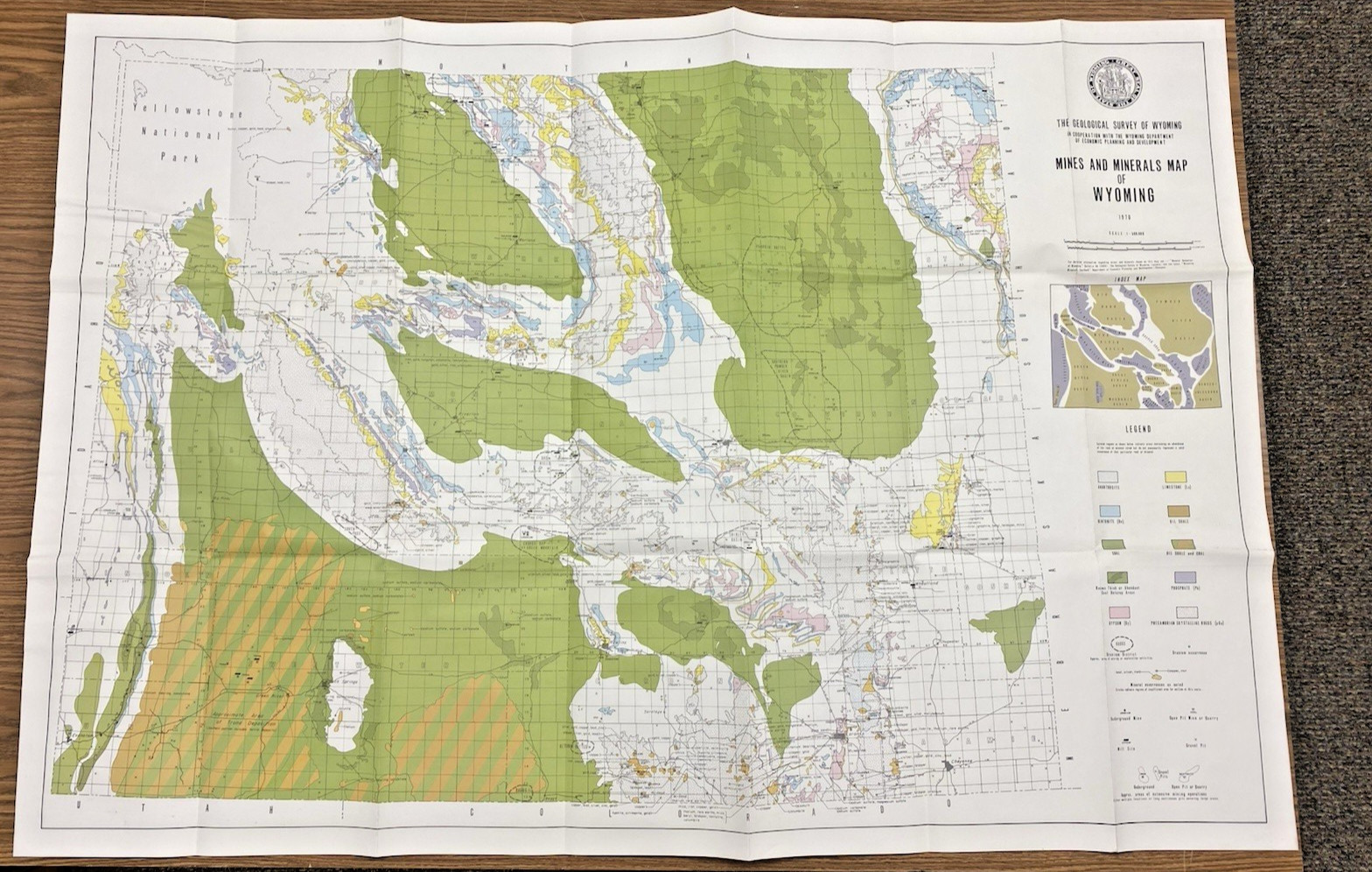 Nice vintage GEOLOGIC SURVEY of WYOMING Mines & Minerals Map from 1970 ~40 x 58″