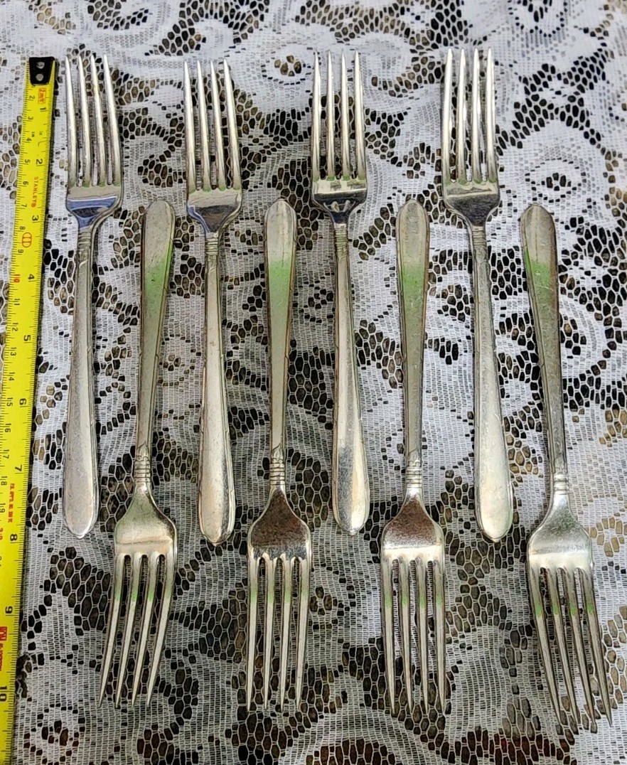 ✅ LOT OF 8 ONEIDA c1935 BERKLEY SQUARE SILVERPLATED “7 3/4” DINNER FORKS 🍽