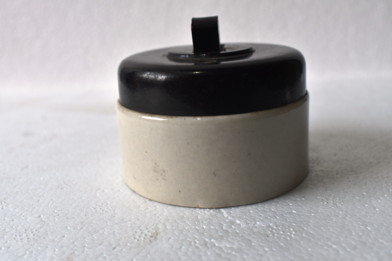 Vintage STANDARD 15A Toggle Switch Bakelite Top Vitreous Porcelain England 2.7″R