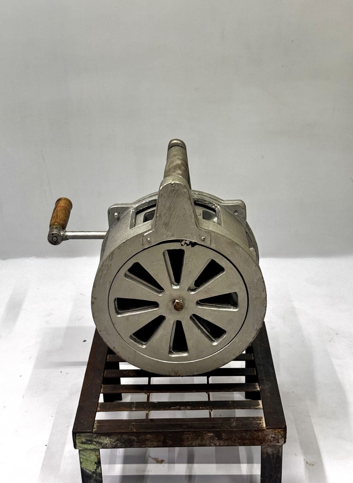 Kheraj Electrical Industries Floor-Mount Marine Iron Hand Siren Horn – Original