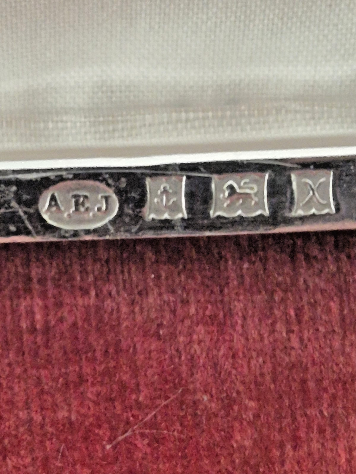 A E Jones Solid Silver Mounted 10 x 8″ Easel Back Picture Frame, Birmingham 1972