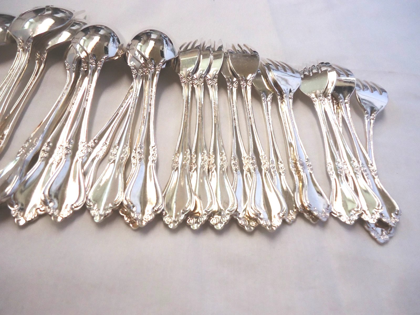 SILVERPLATE JAPAN FLATWARE 34-pieces