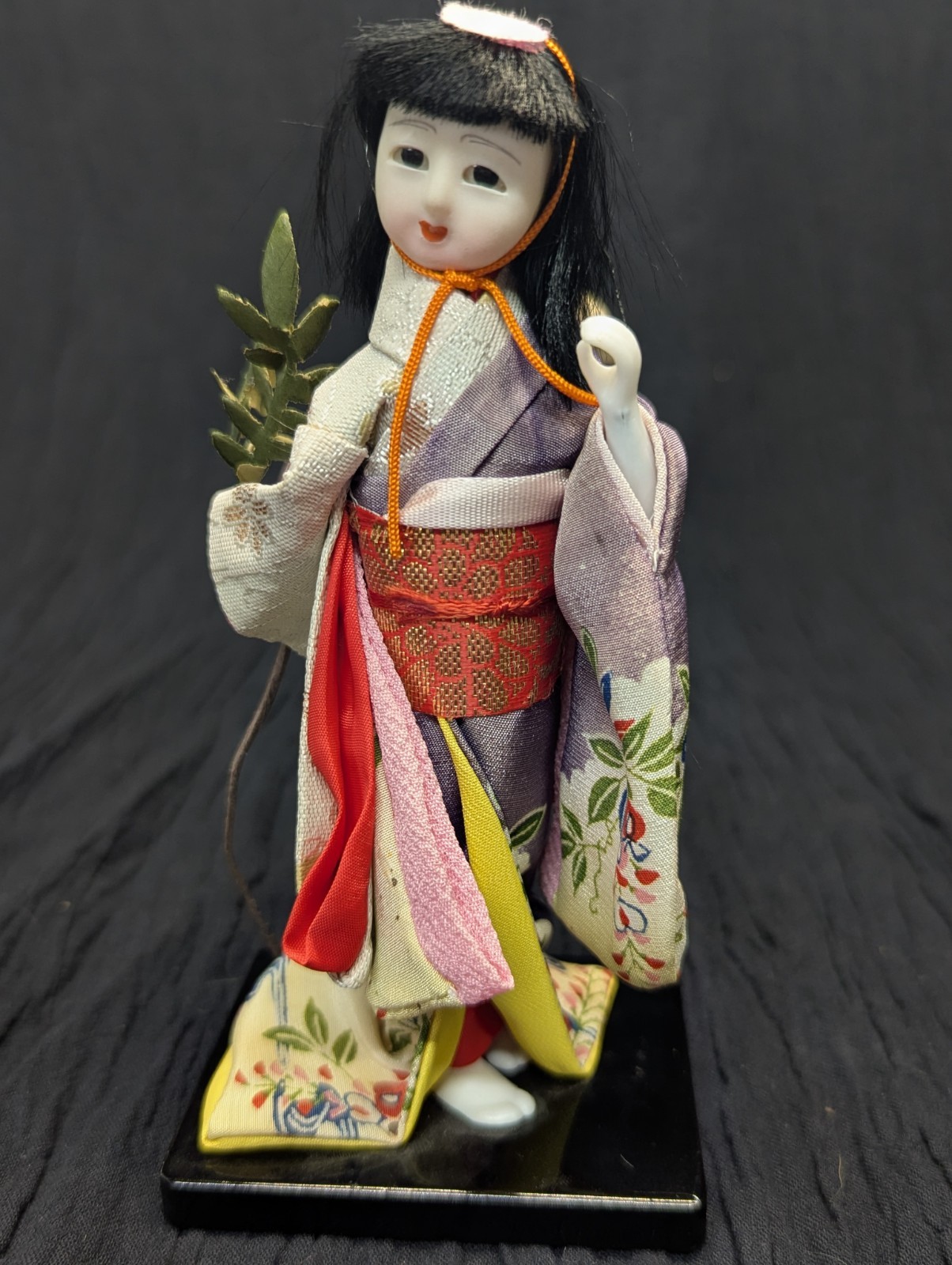 Vintage UNIQUE Japanese Geisha Kimono Doll Figure Carrying Flowers 6.5″ Tall