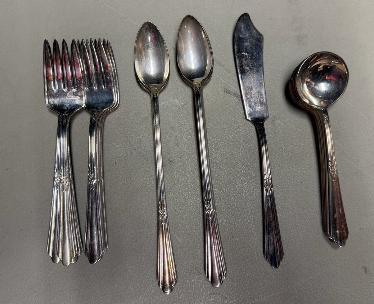 Puritan Silver Company 1933 Caroline Vintage Silver Plate – 23 Pcs. Flatware