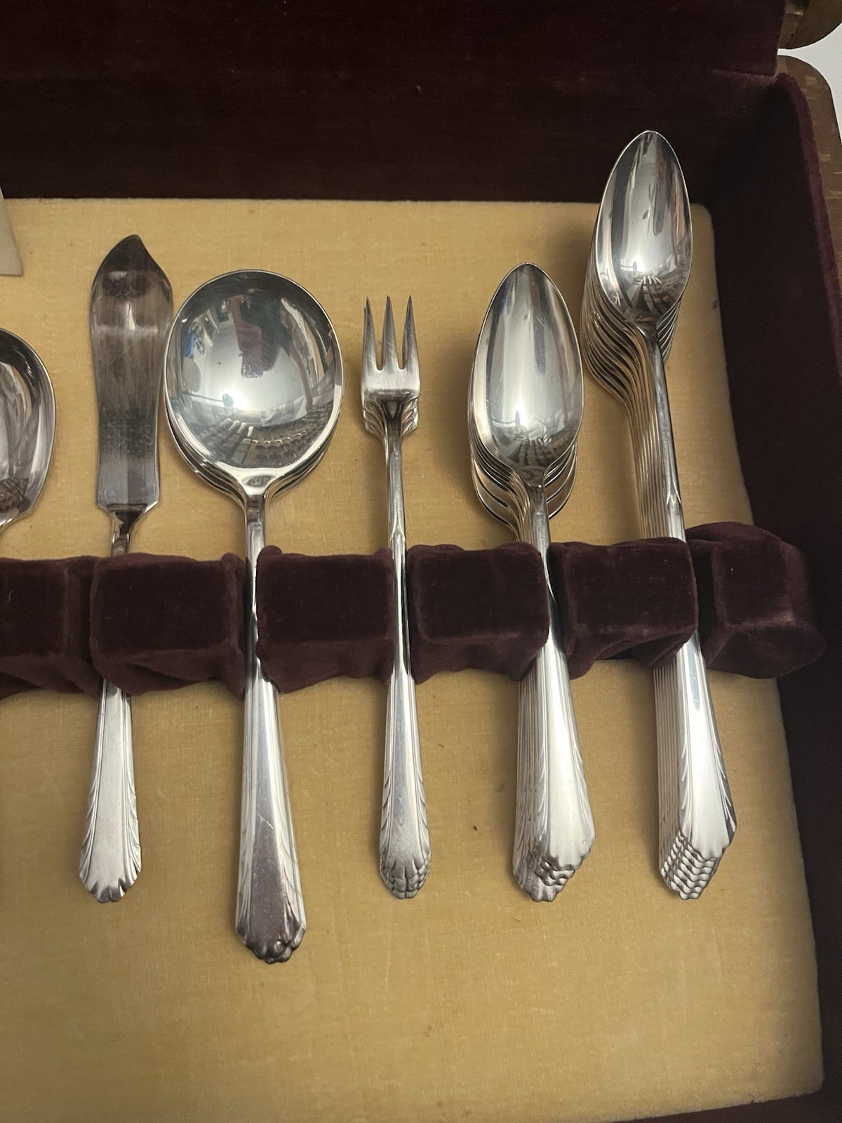VTG NTS16 (Silverplate) by National Silver Co 68 Pieces Flatware. Certificate