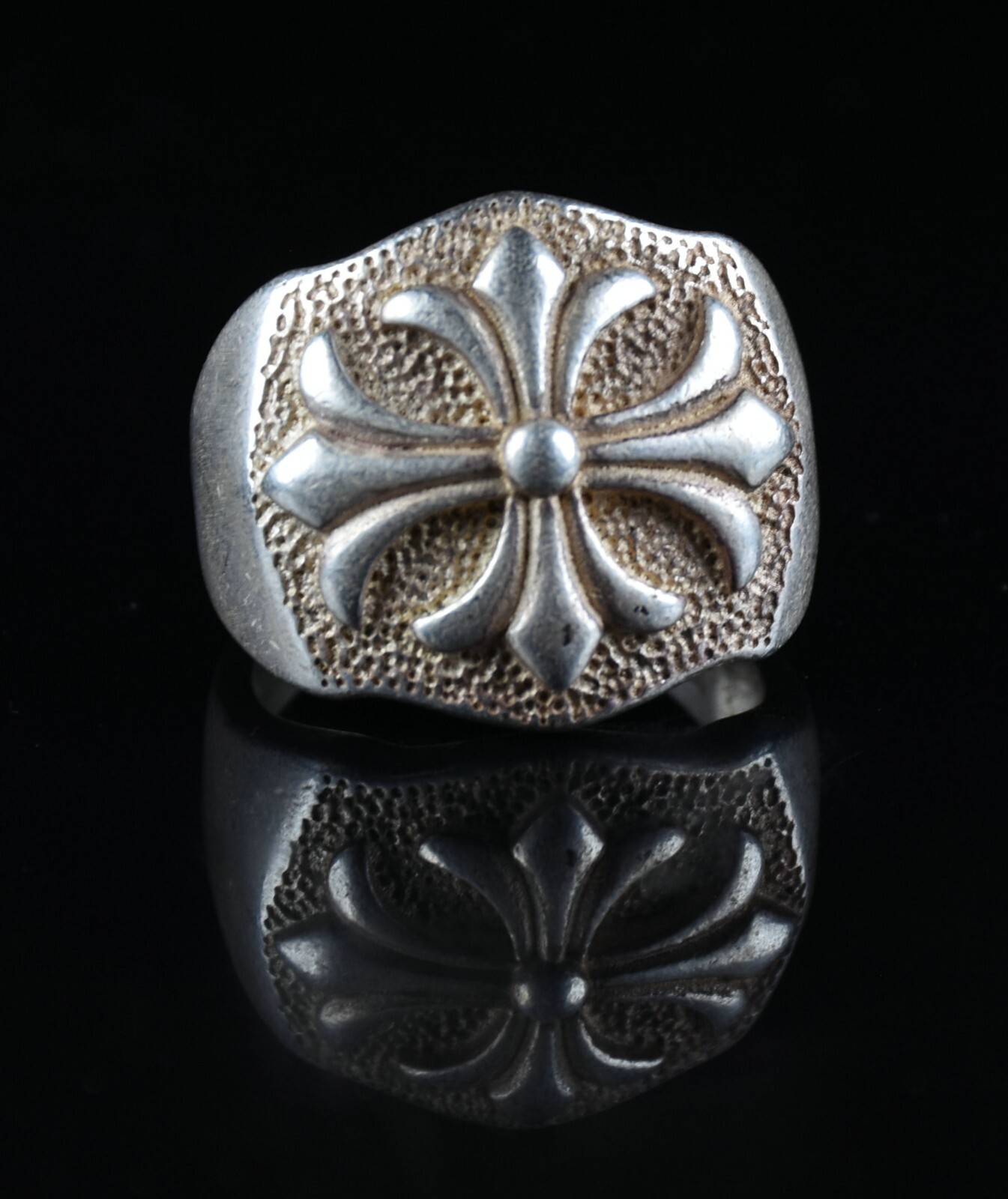 2CM Rare Old Chinese Miao Silver Feng Shui Flower Lucky Jewelry Finger Ring