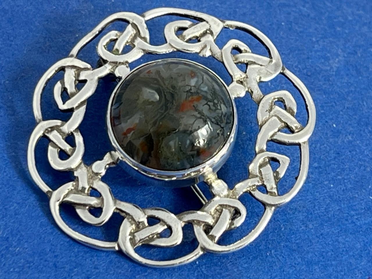 STUNNING VINTAGE SCOTTISH SOLID SILVER MOSS AGATE CELTIC ART INDUSTRIES BROOCH