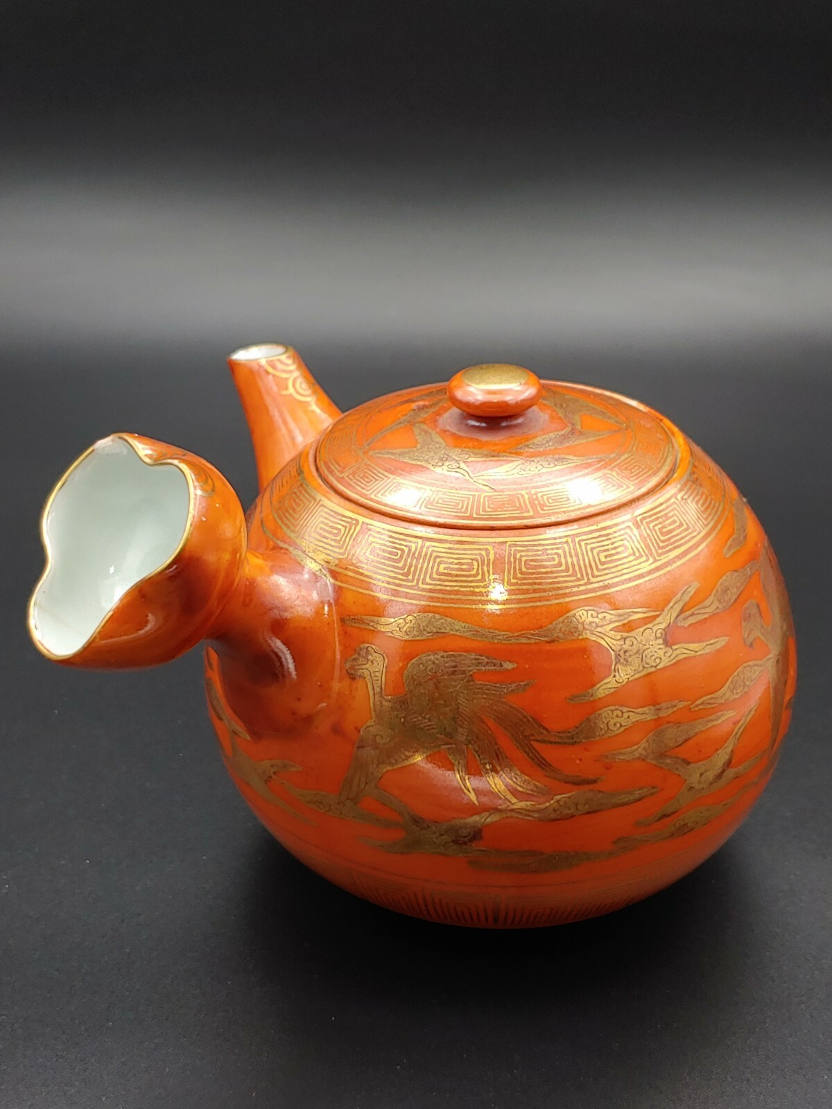 九谷烧永乐瓷珊瑚红金彩茶壶急需 Antique Japan Kutani Red Coral Ware Porcelain Teapot Gold Phenix