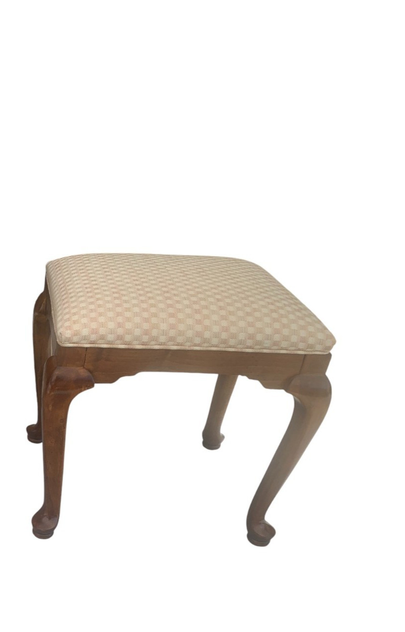 Ethan Allen Queen Anne Style Maple Bench or Stool ONE