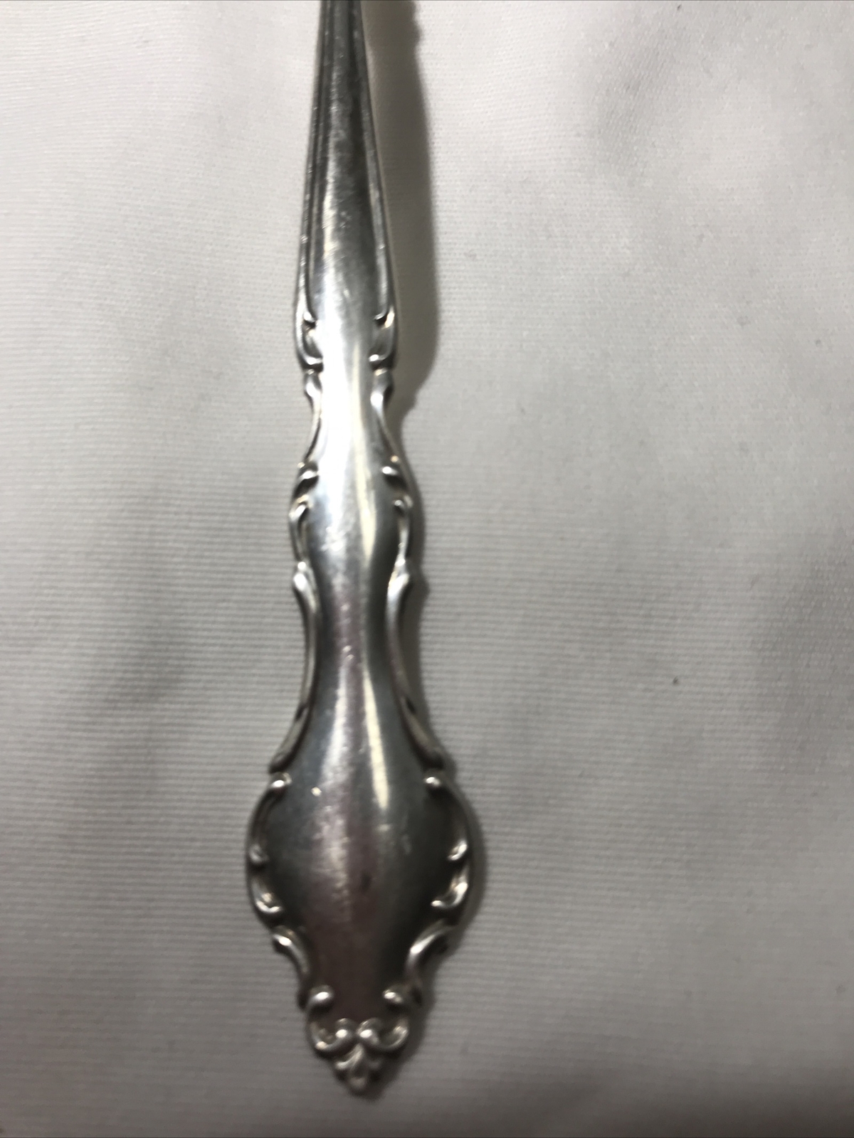 International Deep Silver ~ Wakefield Pattern Sugar Spoon c.1965 5 7/8″