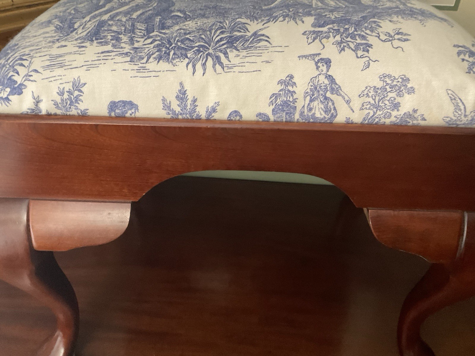 Null Queen Anne Footstool