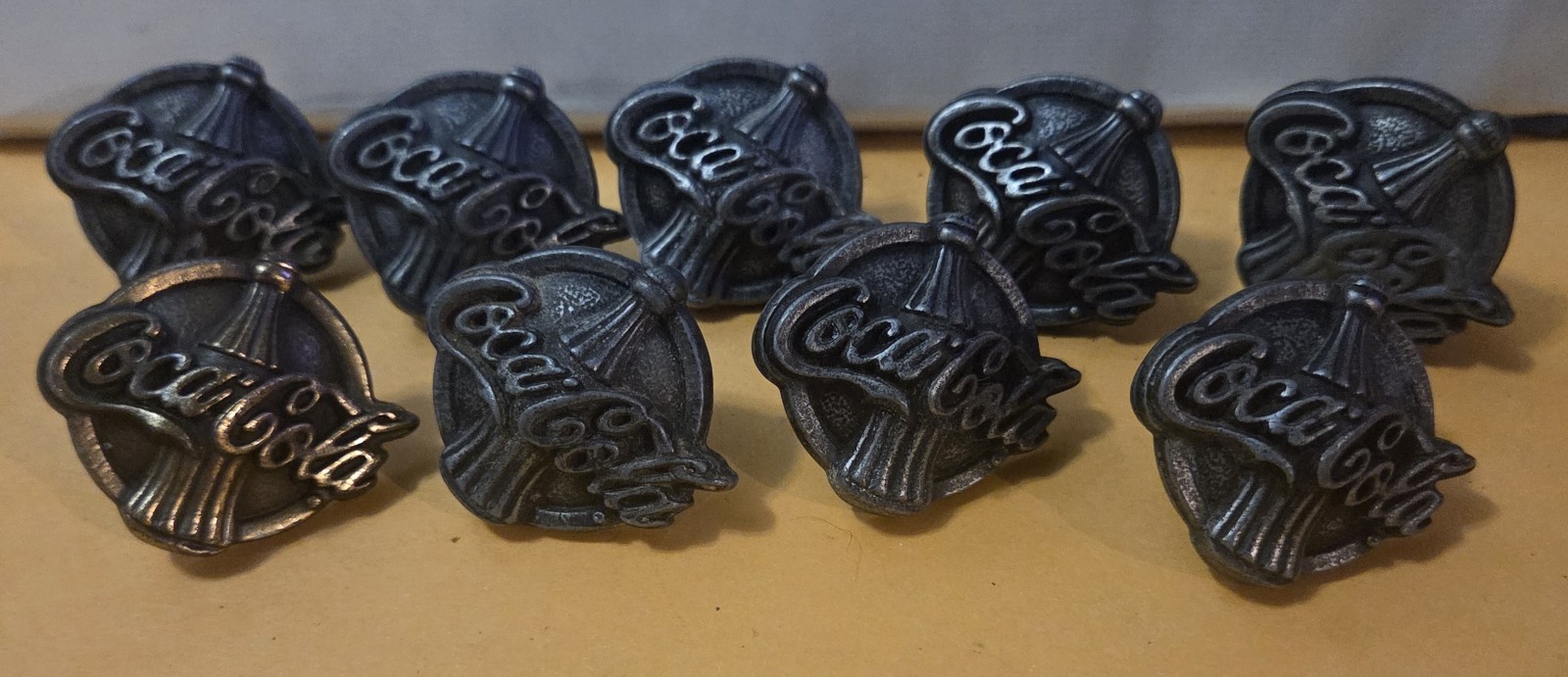 🔥🔥VINTAGE 2000 COCA-COLA BRANDED CABINET DRAWER KNOBS – (9 PC.) BLACK