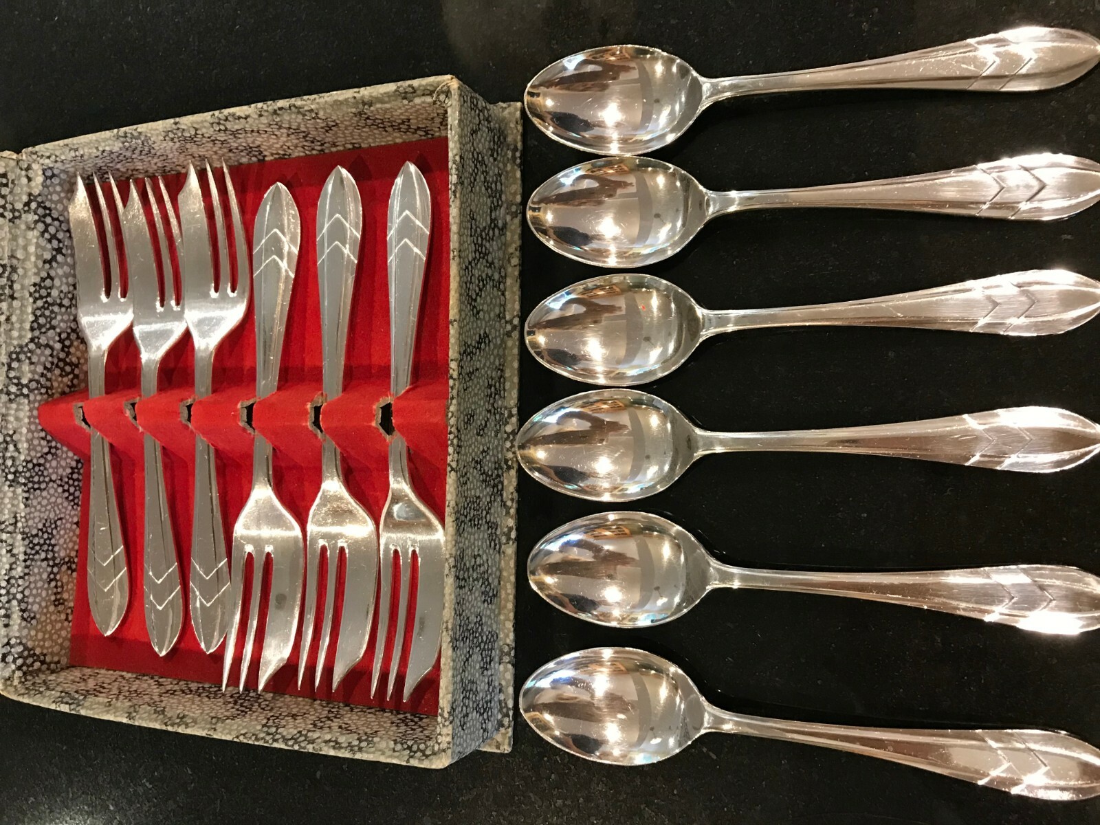 SIX CAKE FORKS AND SPOONS IN A BOX