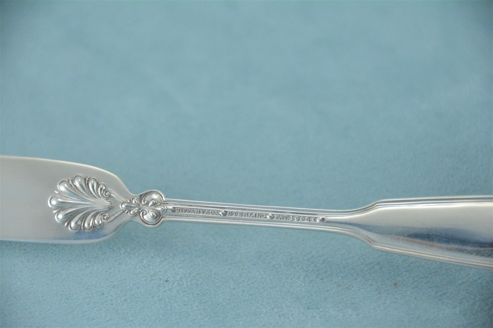 Tiffany & Co Shell & Thread Sterling 5-3/4″ Flat Handle Butter Spreader No Mono