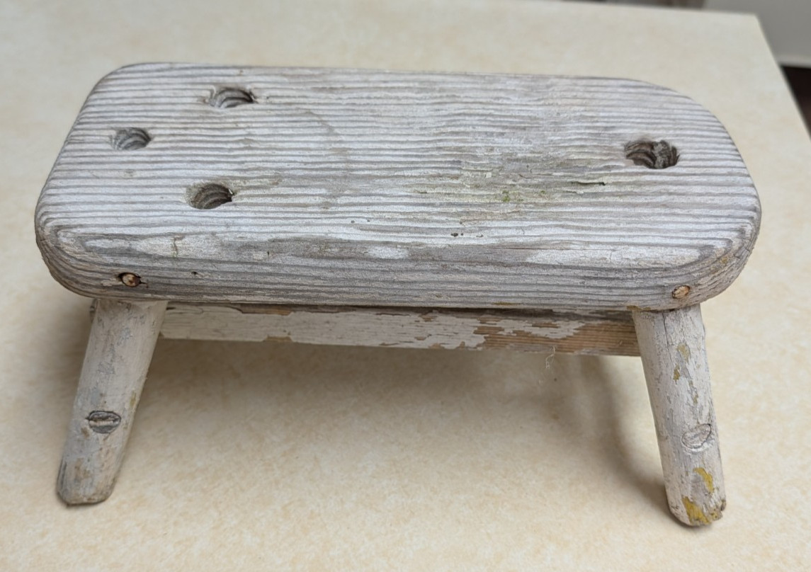 Primitive Stool Bench Small Chalk Painted Rustic Wooden Plant Stand 11×5 Ht. 6″