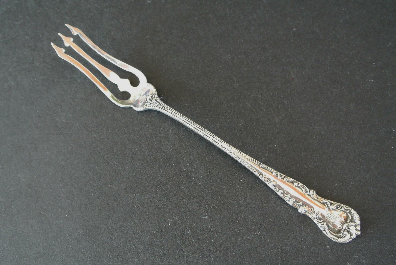 Wm. Durgin Sterling Silver CROMWELL Pattern 5 7/8″ Pickle Fork