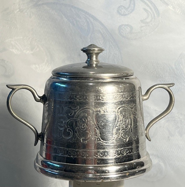 Vtg. Sugar bowl Silver Plated covered Engraved double handle