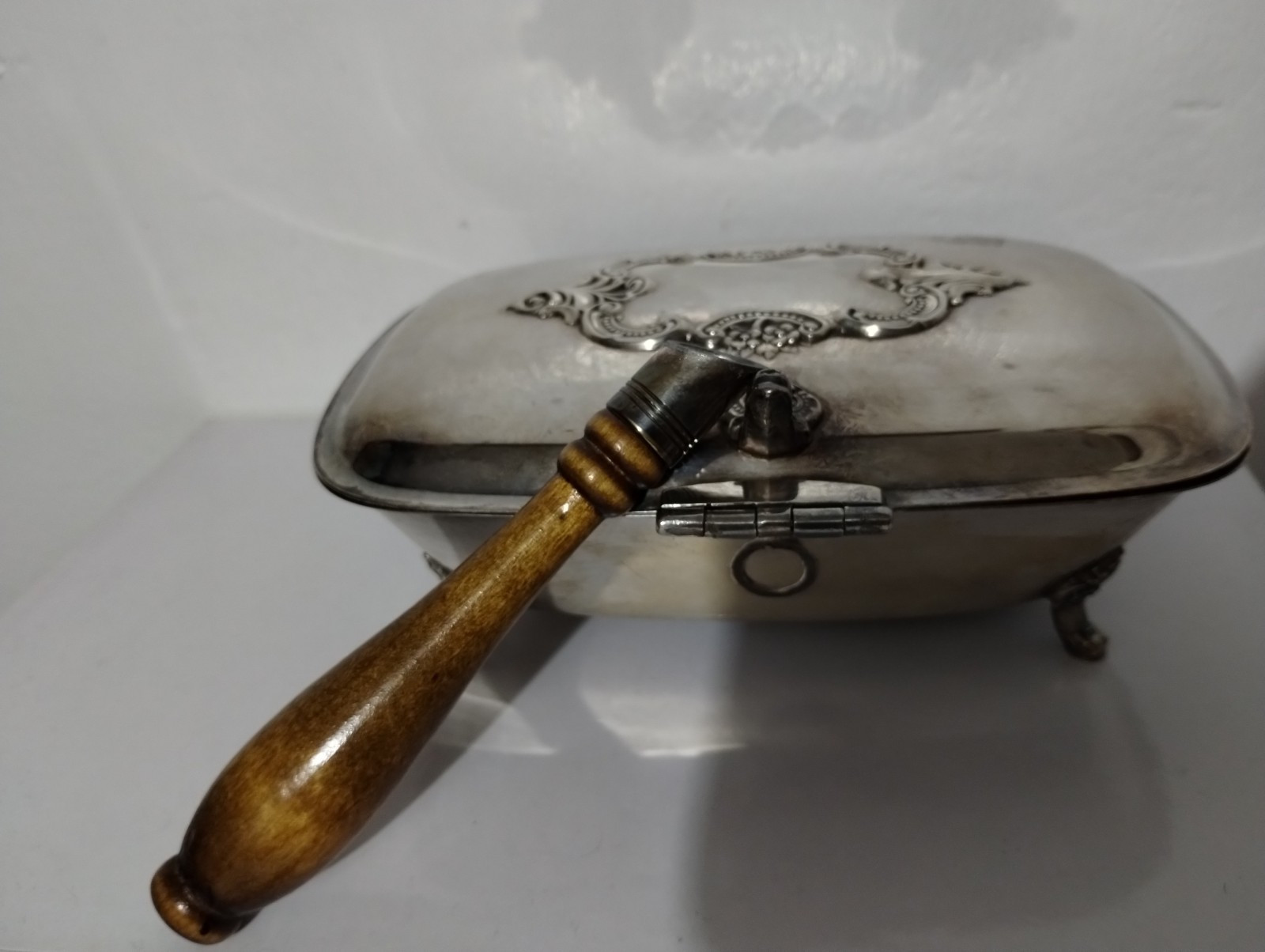 Vintage Silverplated Baroque by Wallace Crumb Butler Footed W/ Wood Handle 276