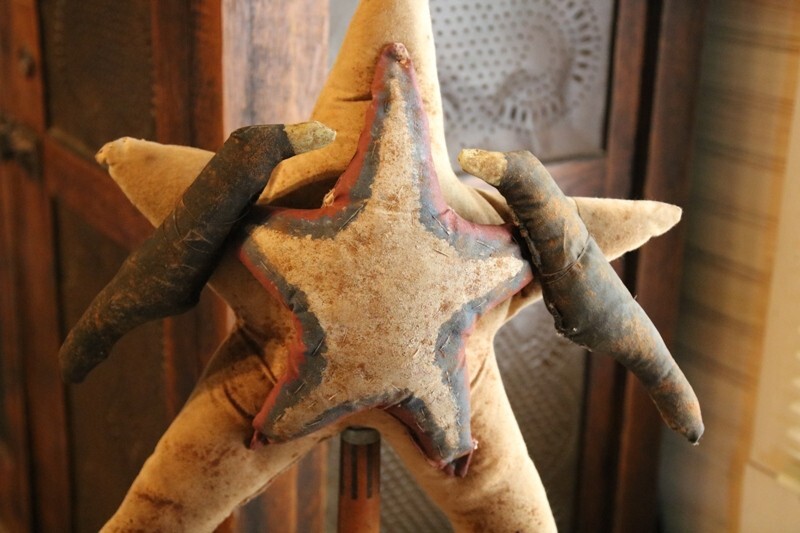 Primitive Fabric Stars Crows on Spindle Pedestal Grungy Distressed Ornament