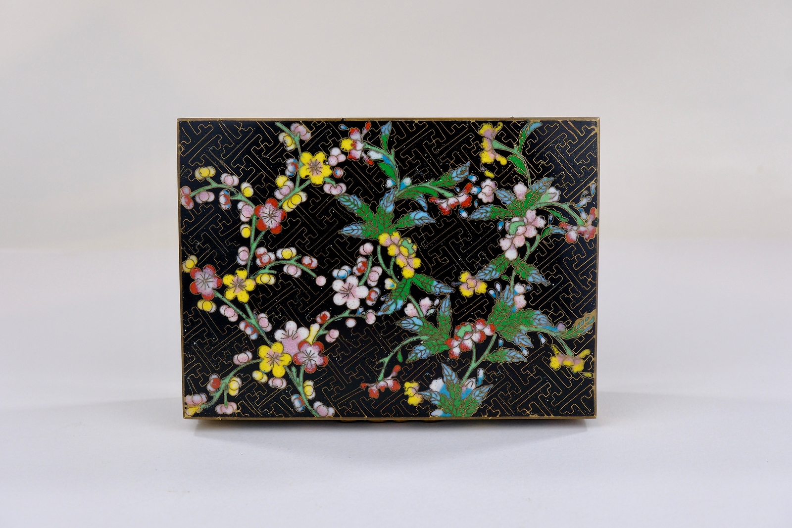 Antique Chinese c1910’s Cloisonné Hinged Box w/ Floral Motif on Black 5″