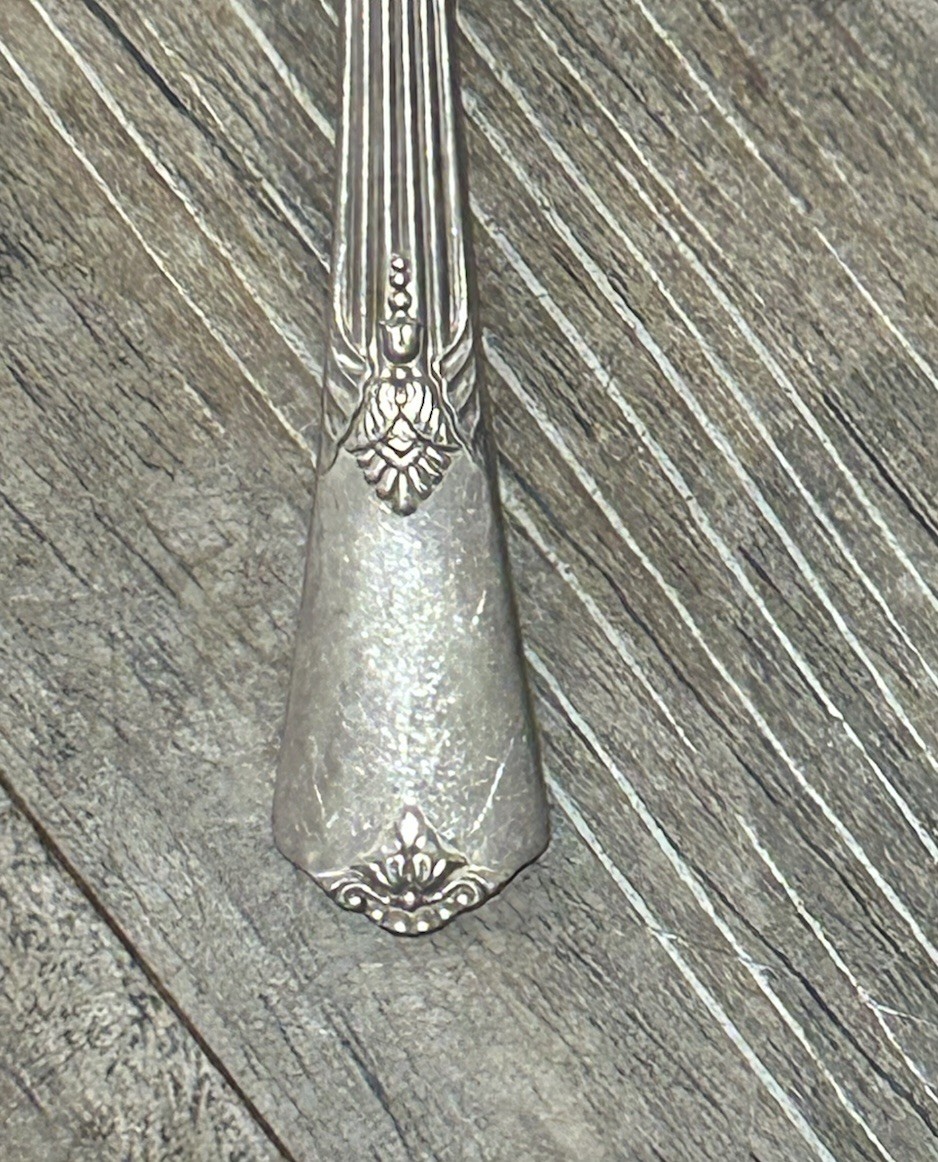 WM ROGERS & SON IS Silverware Silverplated Guild Cadence 12 Pcs Forks Knives Vtg
