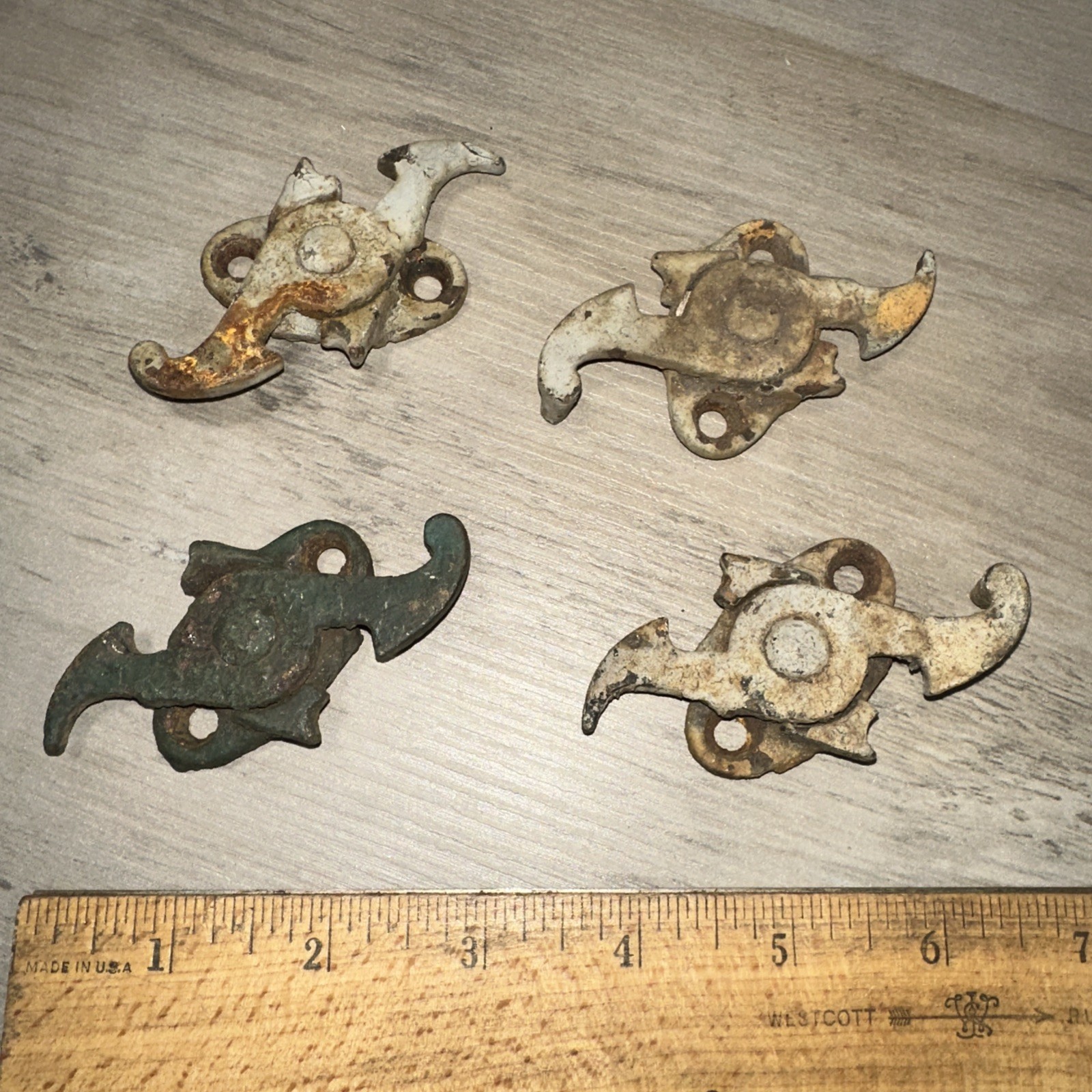 Vintage Window Sash Locks Latches 4 Total! Chippy Paint Nice Patina!