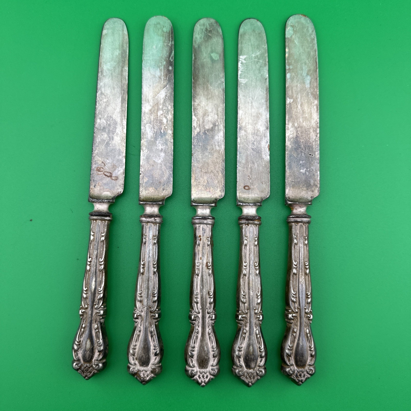 Silver Plated Luncheon Knife NASSAU? (1899) Holmes & Edwards Set of 5 Monogram?