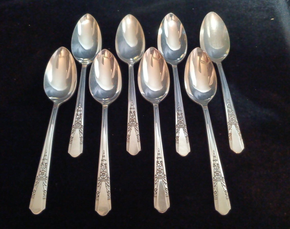8 Simeon L & George H Rogers Co X/TRA Oneida Silverplate Table Spoons Jasmine