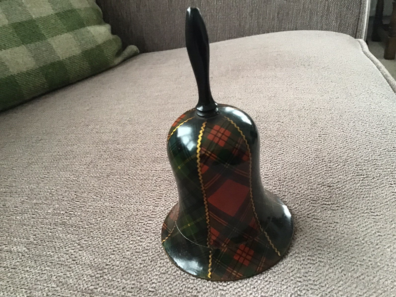 RARE ANTIQUE MAUCHLINE STUART TARTAN VESTA MATCH HOLDER BELL.10×6.5cm.EX CON.