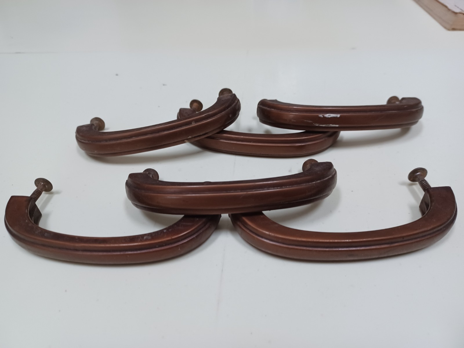 6 VINTAGE DEPRESSION ERA DRAWER PULLS HARDWARE PLASTIC / BAKELITE SCREWS 4″ OC