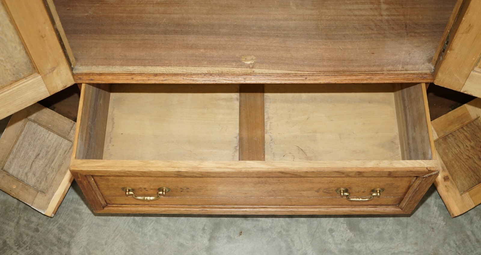 FINE ANTIQUE VICTORIAN CIRCA 1880 PINE HOUSEKEEPERS CUPBOARD DRAWERS LINEN POTS