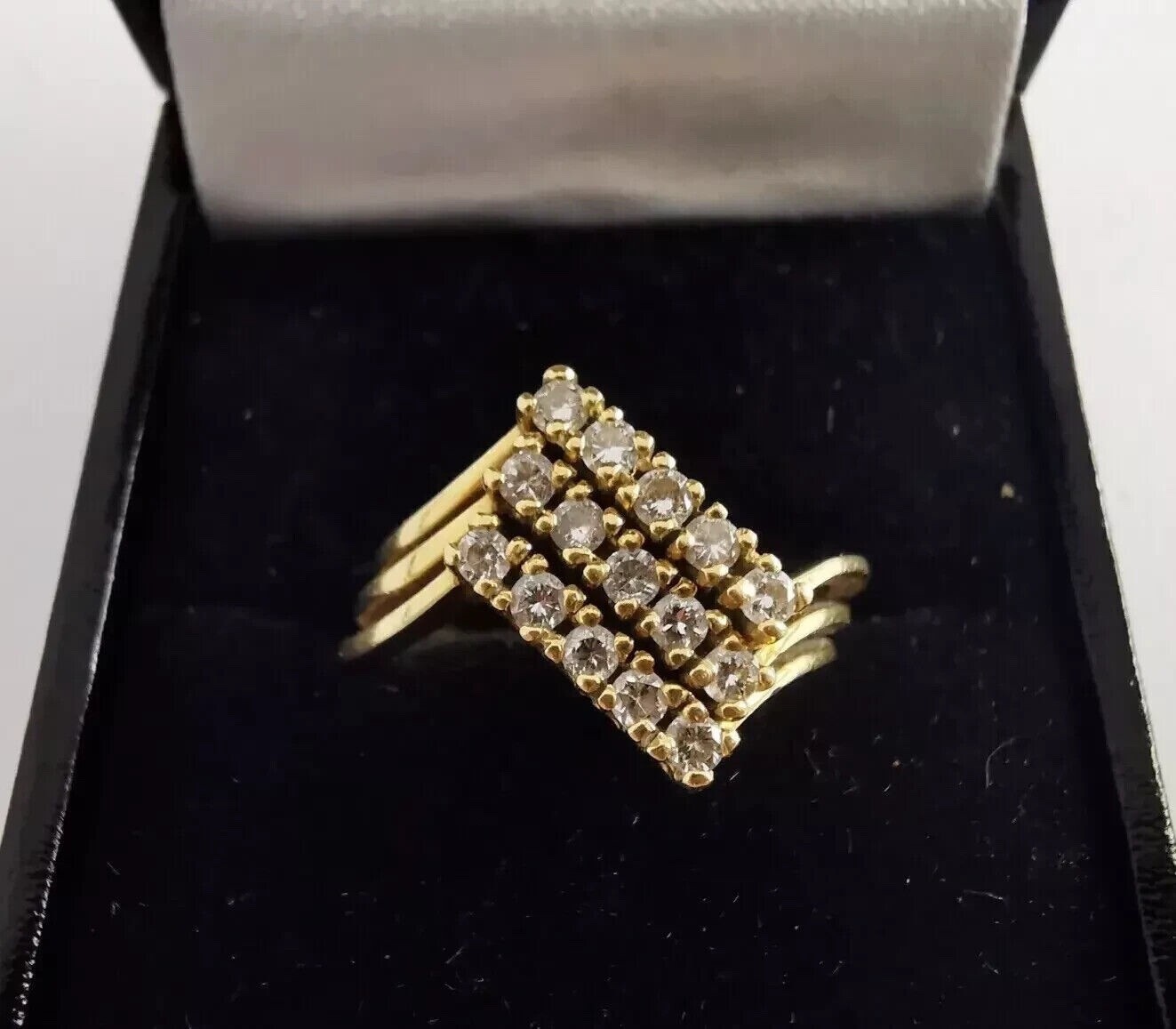18ct Gold & Diamond Vintage Puzzle Ring – 6.9g – Size M.