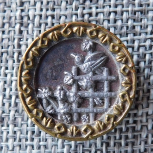 Antique Vtg Button Bird on Trellis Aprx: 7/8″ #1512-D