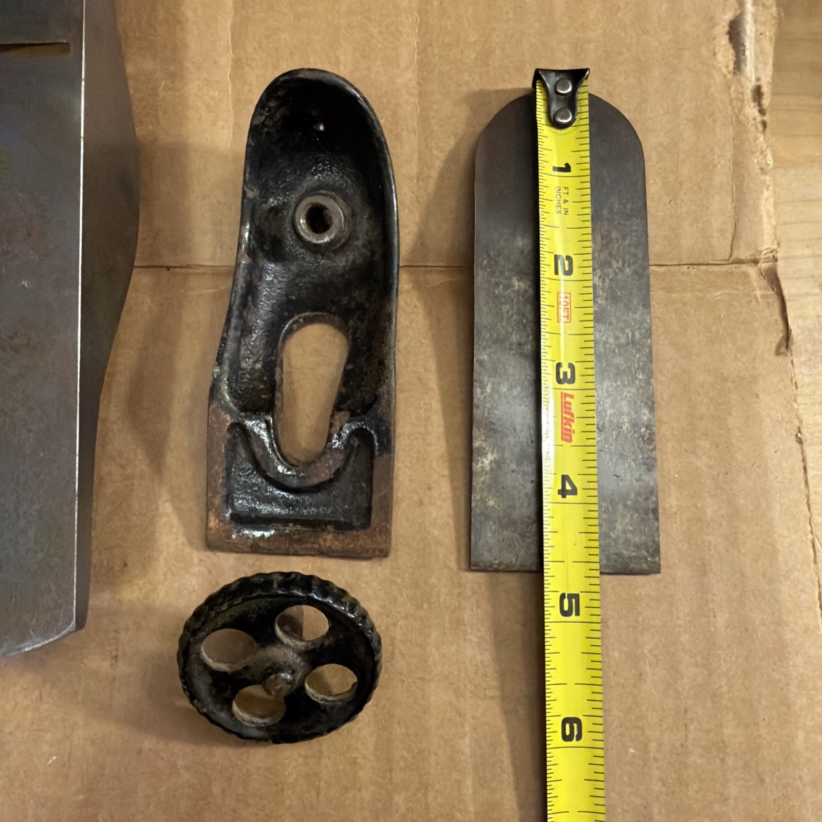 Stanley No. 110 block plane with “V” logo on the cutting iron. Rosewood knob.