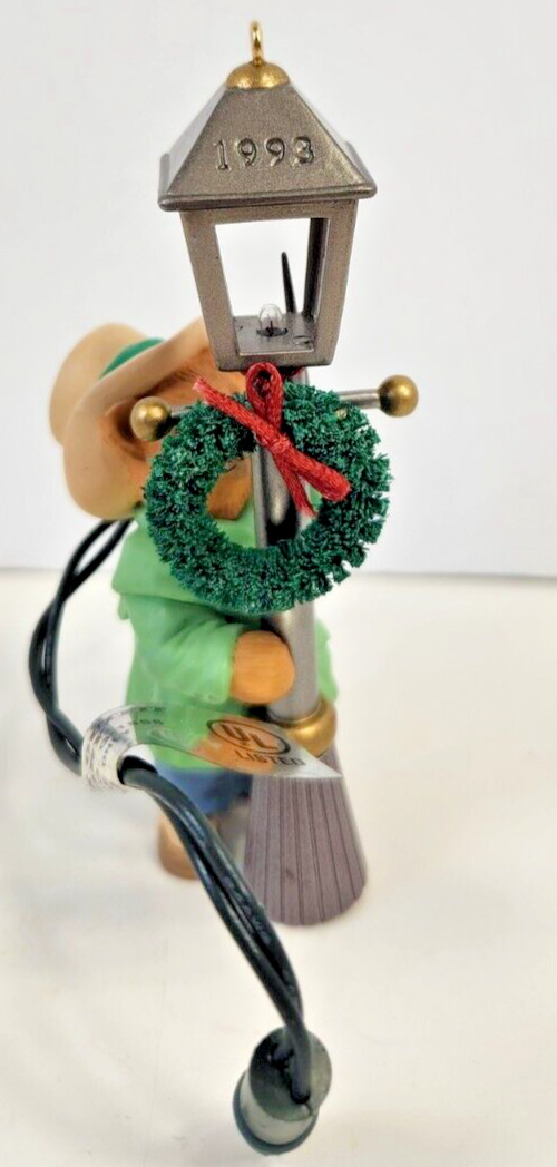 HALLMARK KEEPSAKE MAGIC THE LAMPLIGHTER 1993 BEAR QLX719-2