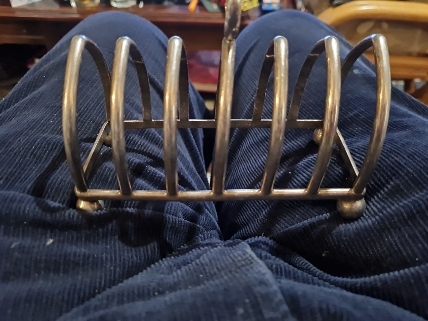 5 Inchong Approx Gothic Style Ball Footed 6 Slice toast Rack.
