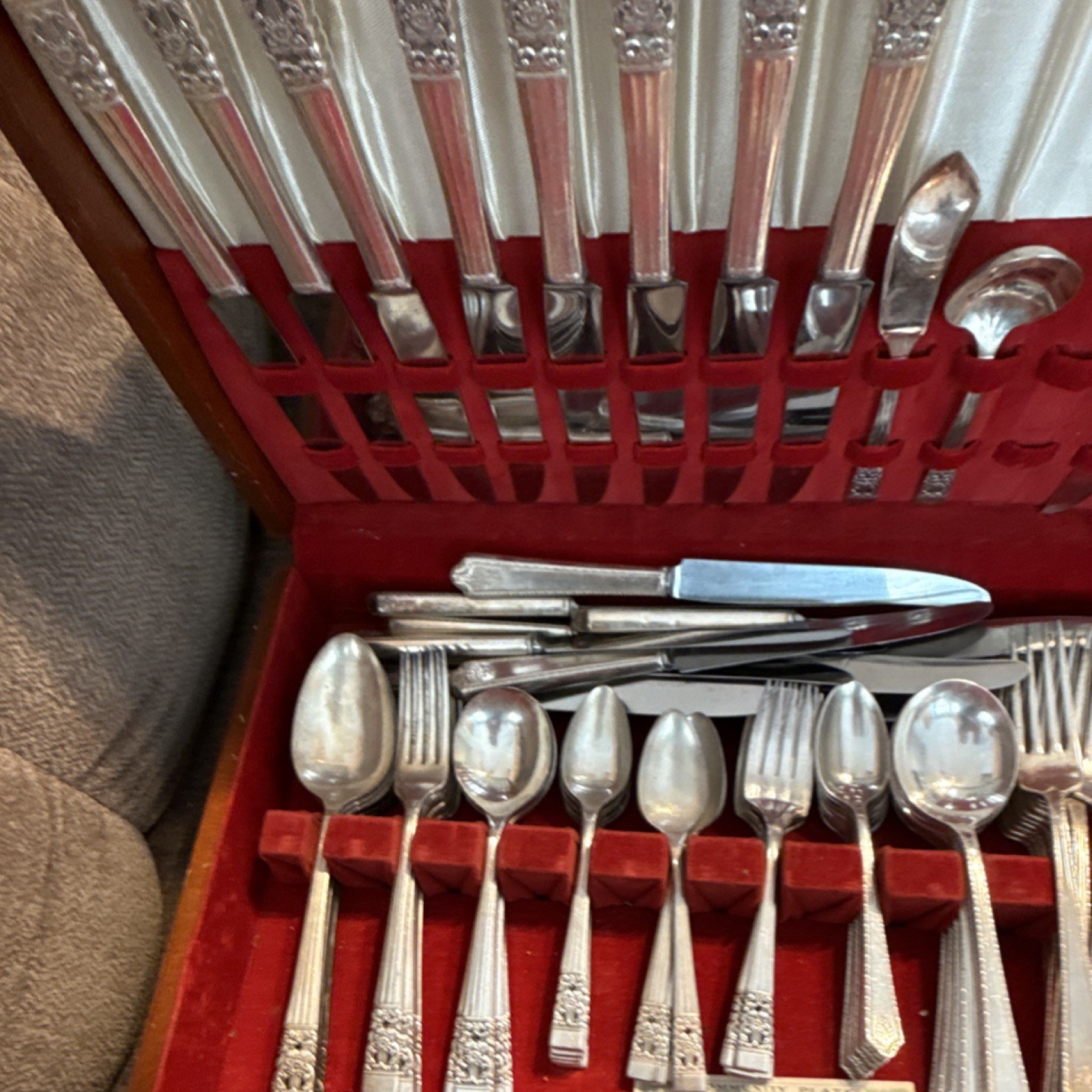 Oneida Coronation service for eight serving spoons in Wooden Box W/Felt Lining