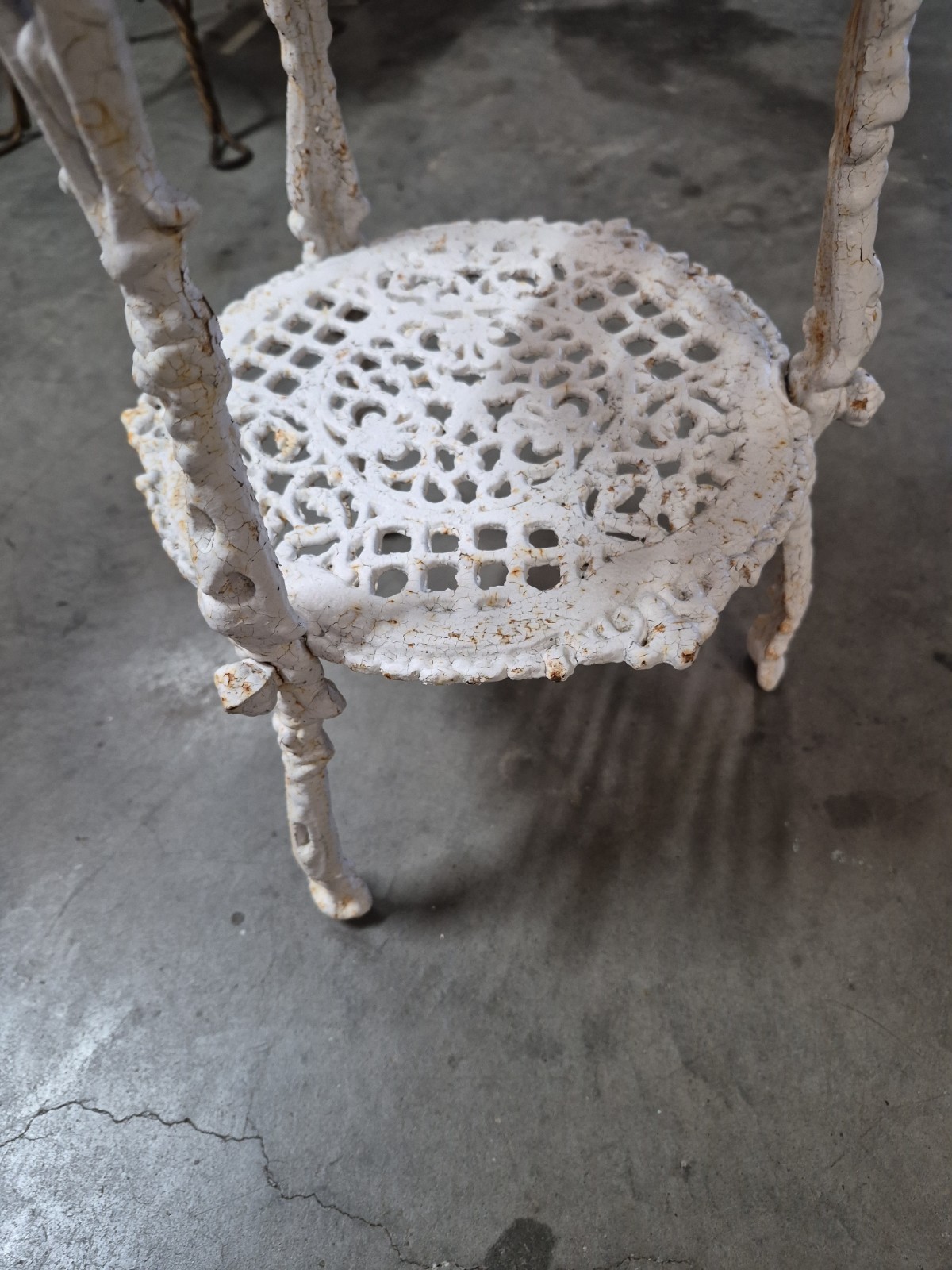 Vtg Victorian Style Cast Iron 3 Tier Table Plant Stand Shelf White Flower 25″ H