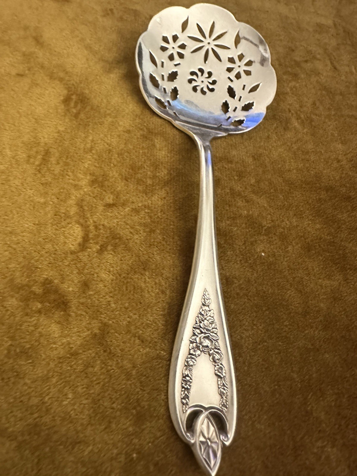 OLD COLONY 1911 Antique Pierced Tomato Server Silverplate No Monogram