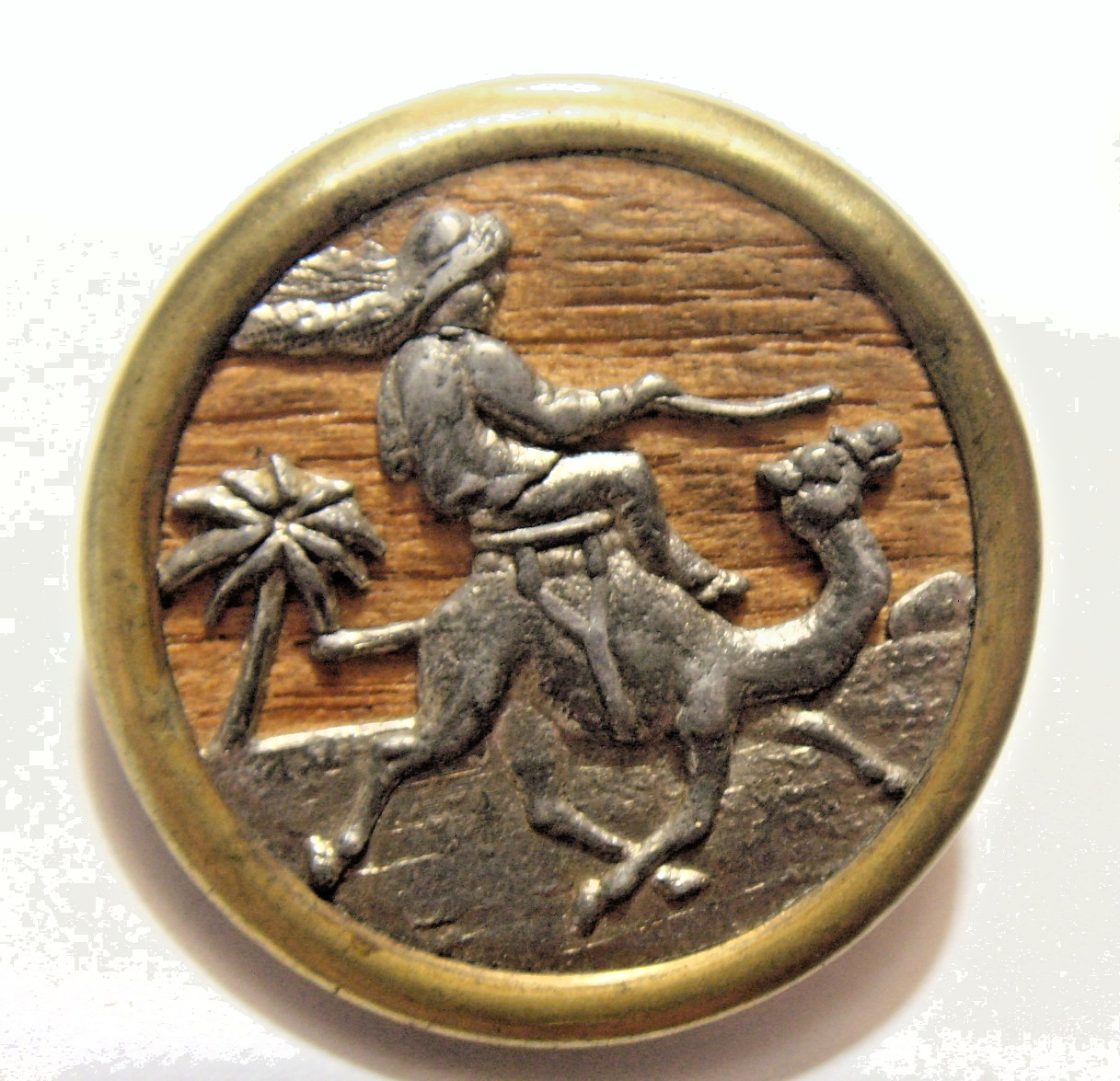 antique Victorian 38 mm metal Racing Camel jockey picture button collector 54777