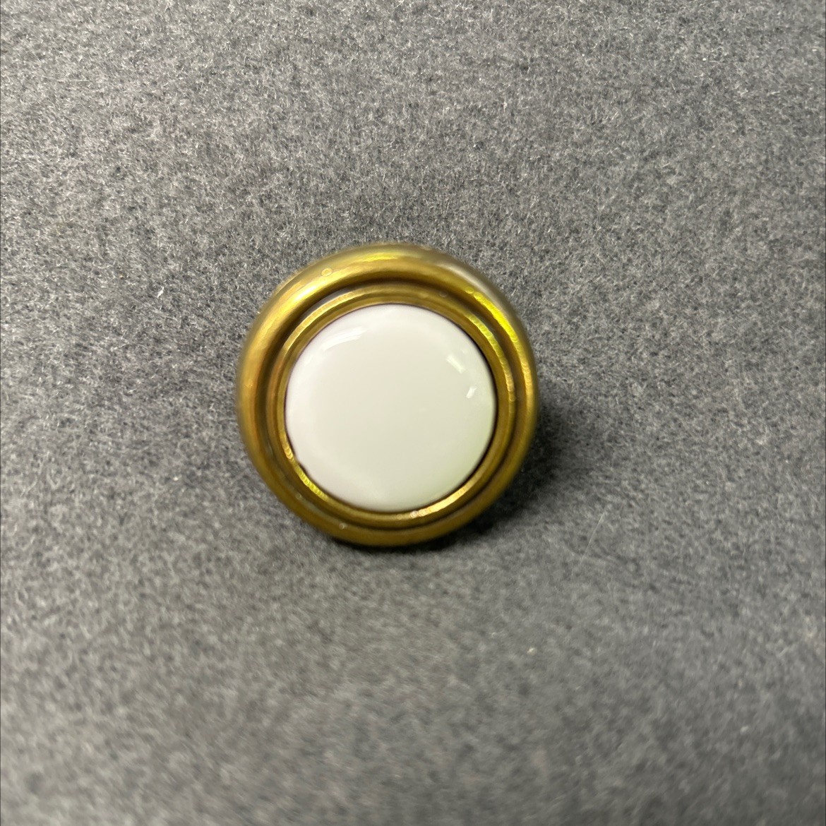 1-1/4″ Avante White Insert Knob Antique Brass