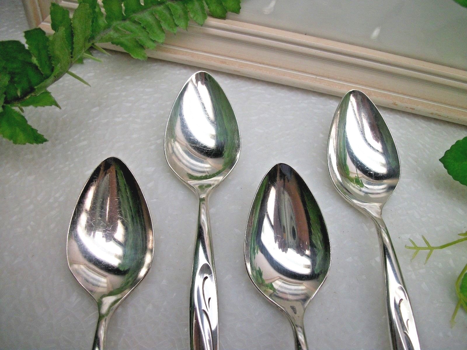 4 Oneida Community Silver FLIGHT Silverplate 6 1/8″ Teaspoons 1963