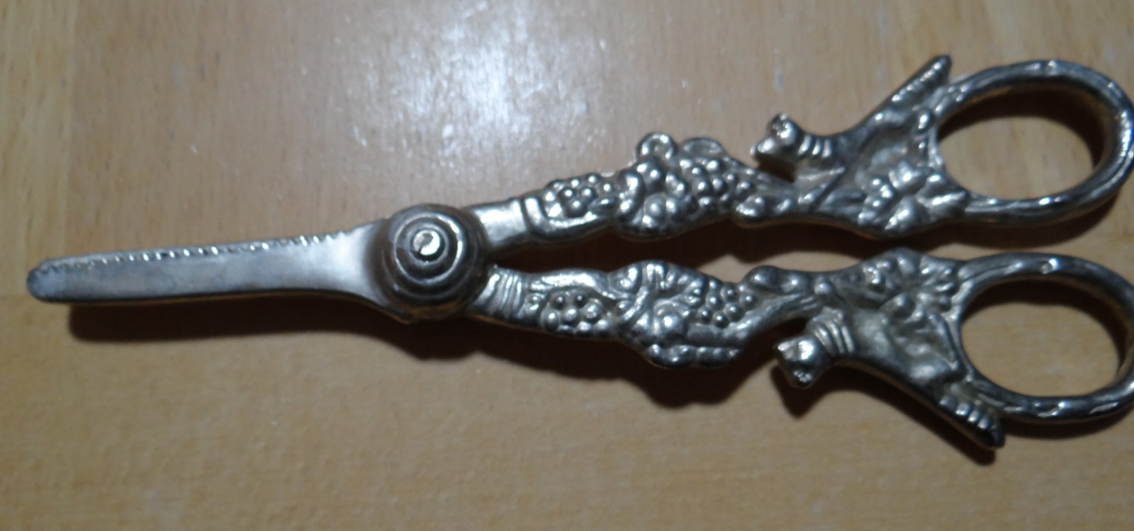 Grape Shears Scissors Fox and Grapes Design Silver Plate Vintage