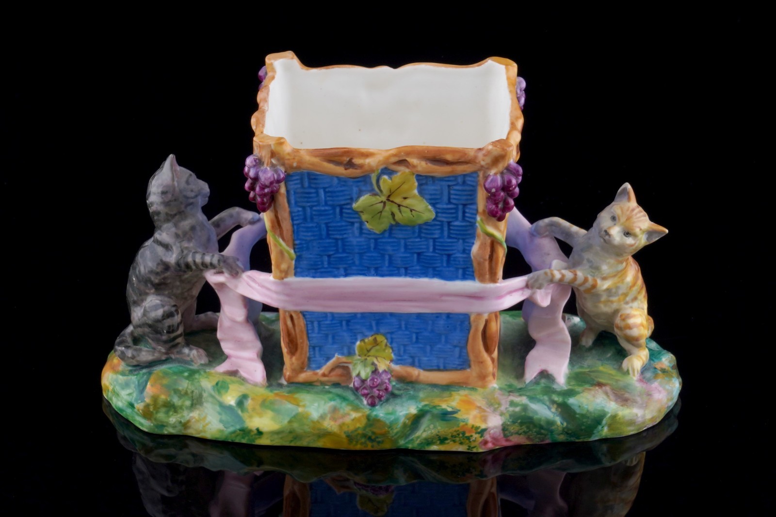 Antique Majolica Centrepiece Bowl Dish Vase 19th century Mintons Majolica cats
